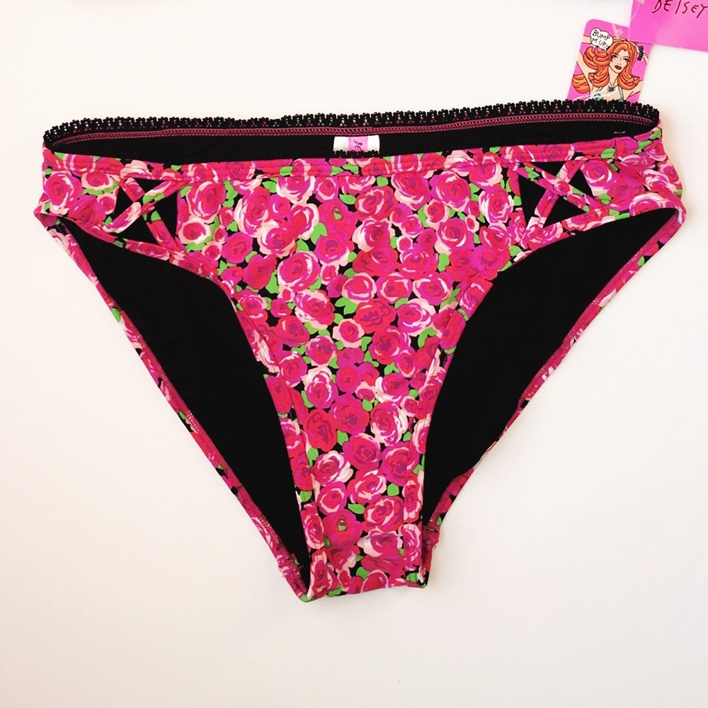 NWOT Betsey Johnson True Romance Bottoms